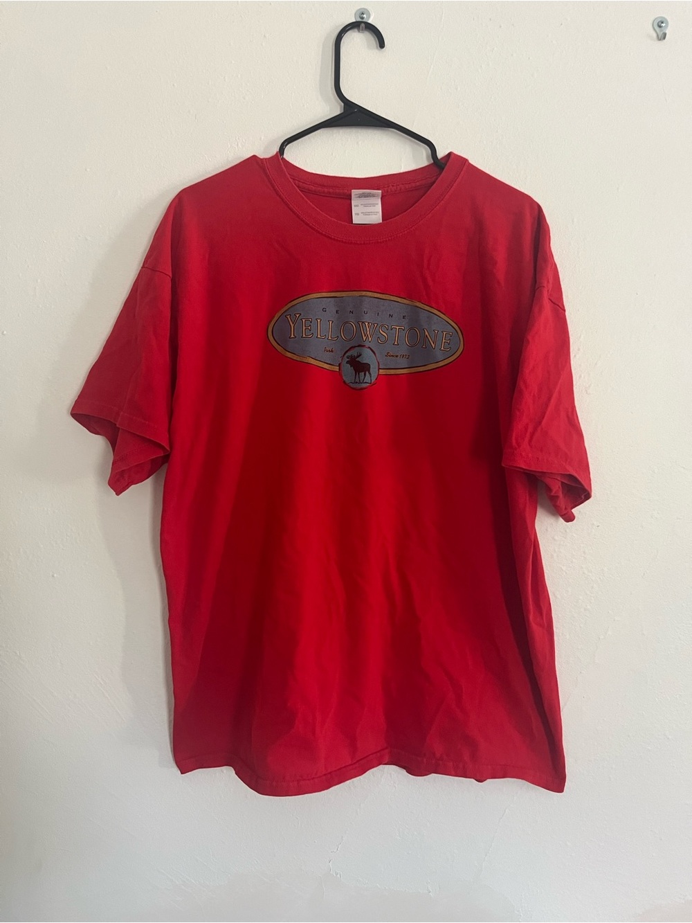 Gildan Men’s Red 100% Cotton Yellowstone Graphic T-Shirt XL